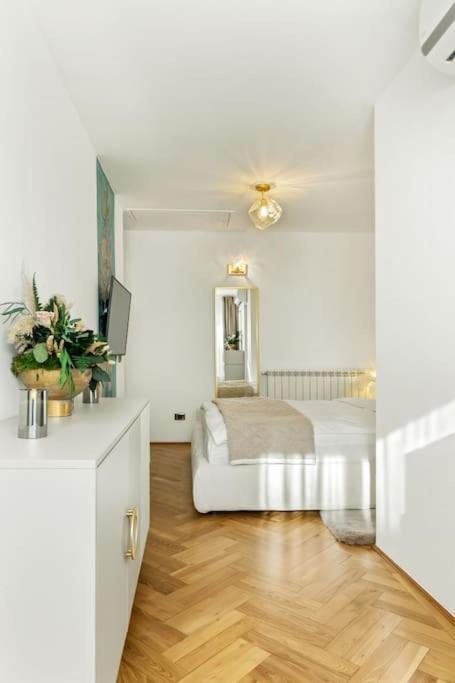 Apartmán Casa De Povesti - Calea Victoriei Bukurešť Exteriér fotografie